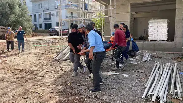Fethiye'de inşaat işçisi asansör boşluğuna düşerek ağır yaralandı
