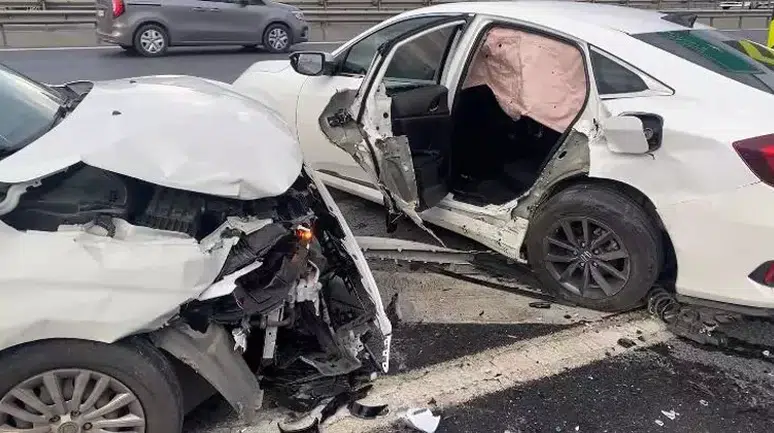 TEM Otoyolu'nda kaza: 4 yaralı, trafik akışı yeniden sağlandı
