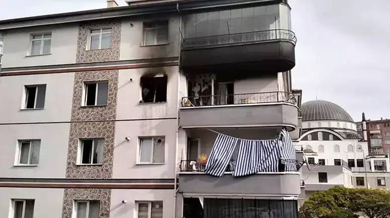 Mamak'ta Apartman Patlaması: Yangın Çıktı, 1 Kişi Yaralandı