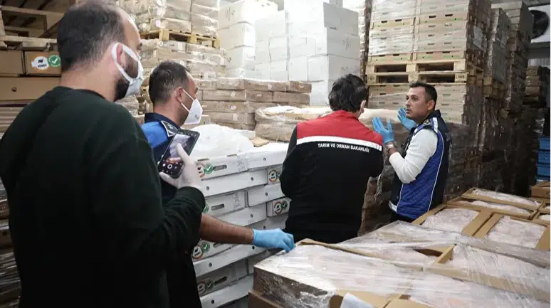 Antalya'da 25 Ton Son Kullanma Tarihi Geçmiş Tavuk Ürünü Ele Geçirildi