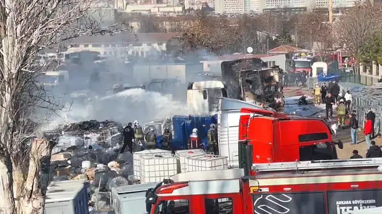 Yenimahalle'de Kaçak İçki Yüklü TIR'da Yangın, 6 TIR'a Sıçradı