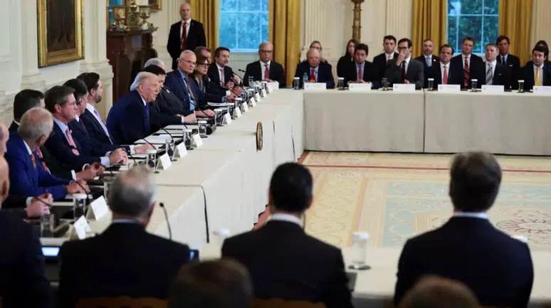 Trump'tan İran'daki Protestoculara Sıkı Mesaj: Ateş Açmaktan Kaçının!