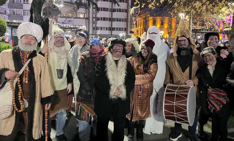 Trabzon'da Kalandar Festivali: Canlı Kostümlerle Dolu Bir Şenlik!