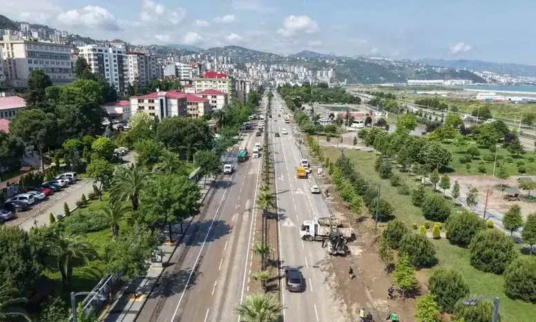Trabzon'da Yol Çalışmaları ve Heyelanlar Trafiği Zorlaştırıyor