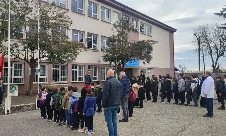 Trabzon’da Deprem Şehitleri Anısına Okullarda Duygu Dolu Anma Töreni