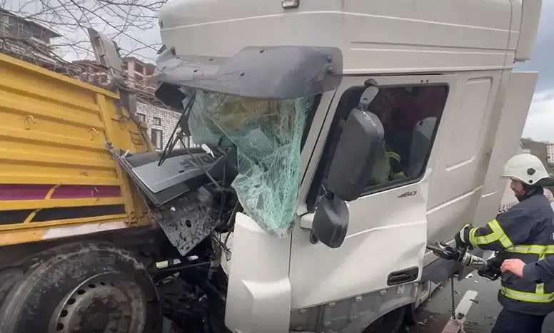 Rize'de Tır Kazasında Dört Yaralı; Bir Kişinin Durumu Ağır