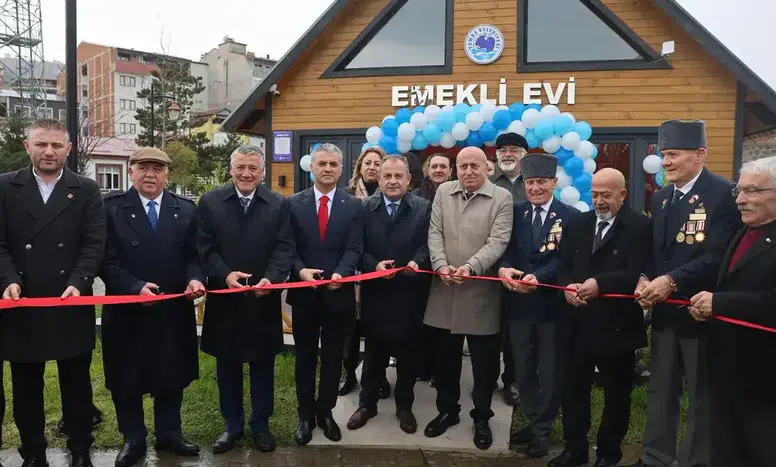 Yomra'da Emeklilere Özel Sosyal Merkez Faaliyete Geçti!