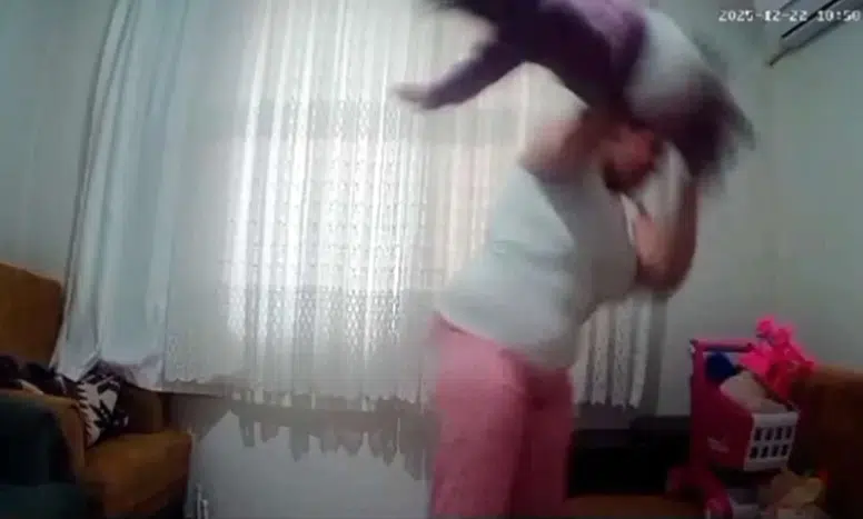 Antalya'da Kamera Kaydıyla Şiddet Belgesi: Anne Tutuklandı