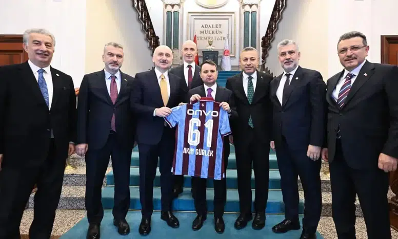 CHP'li Bak'tan Trabzonspor eleştirisi: "Siyasetin vitrin süsü olamaz"