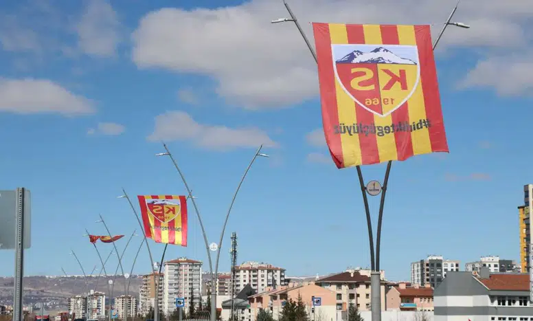 Kayserisporlu Taraftarlar, Şehri Kırmızı-Sarı Renklerle Donattı!
