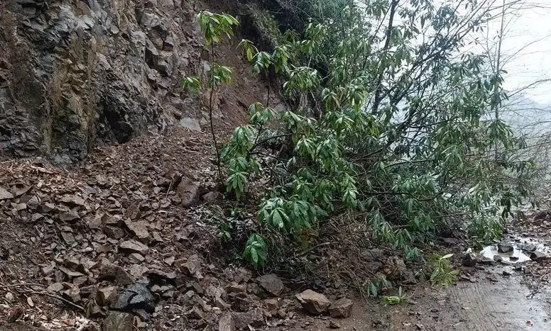 Trabzon'da Meydana Gelen Heyelan Nedeniyle Yol Ulaşımına Kapatıldı