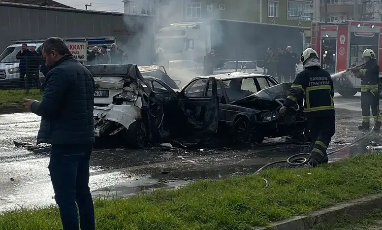 Samsun'da Peş Peşe Çarpışan 5 Araçlı Zincirleme Trafik Kazası!