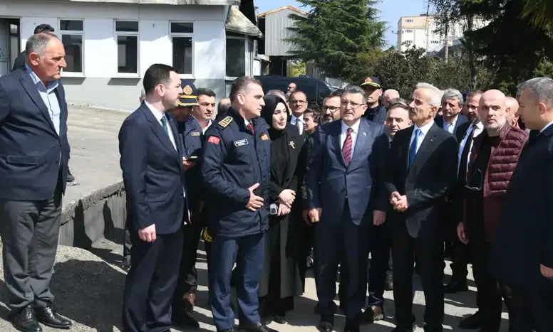 Bakan Uraloğlu, Yangın Sonrası Fındık Fabrikasını Ziyaret Etti