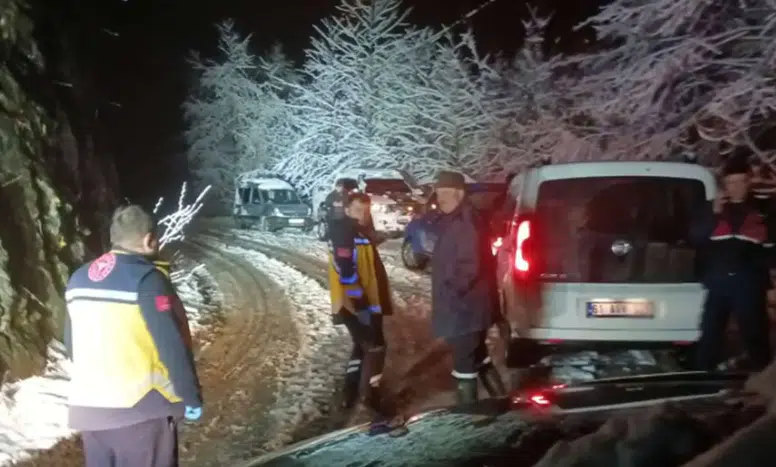 Trabzon'da Kar Yağışının Ardından Kaygan Yolda Trafik Kazası!
