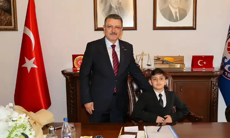 Trabzon'da 23 Nisan’da Miniklere Temsili Başkanlık Sevinci!