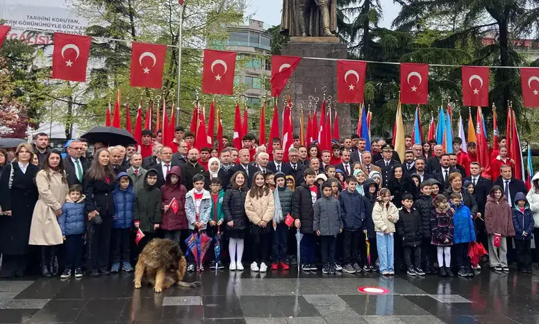 Trabzon'da 23 Nisan Coşkusu: Bayram Kutlamaları Protokolle Taçlandı!