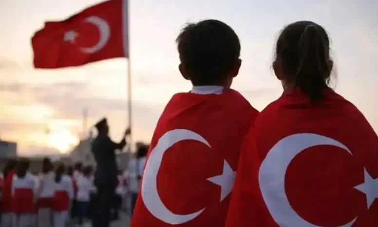 Trabzon'da 23 Nisan Kutlamalarını Yağmur Gölgede Bıraktı!