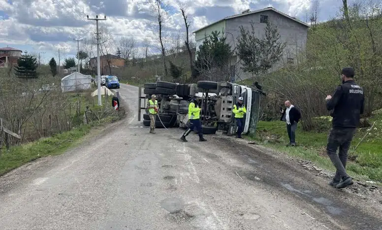 Ordu'da Beton Mikseri Kaza Yaptı, Sürücü Hastaneye Kaldırıldı