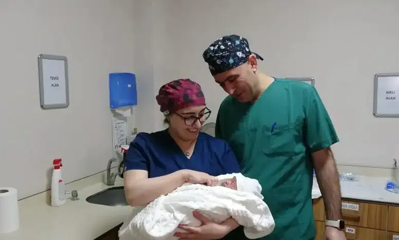 İki Ünlü Trabzonlu Doktor Aşklarıyla Hastalarına Umut Aşılıyor