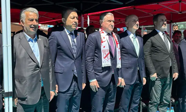 Akçaabat'ta Yarı Olimpik Yüzme Havuzu Hizmete Girdi