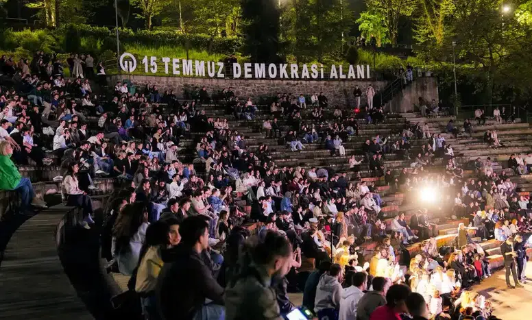Trabzon'da Unutulmaz Bir Gece: Efsanevi Show Müziği Sahne Aldı