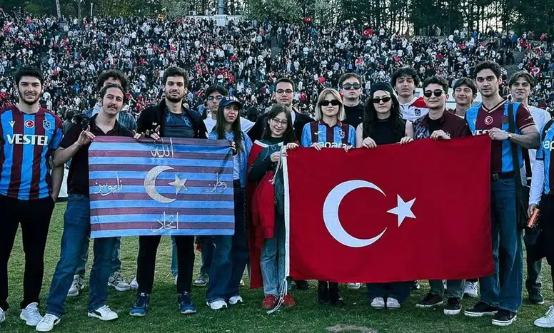 ODTÜ'de Bayrak Açan Öğrencilere Saldırıya Karşı Protestolar Büyüyor