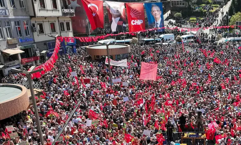 AK Parti’den Özgür Özel’in Rize Mitingine Yönelik Ağır Tepki Geldi!
