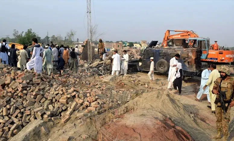 Pakistan'da Polis Noktasına İntihar Saldırısı: 12 Ölü, 3 Yaralı!