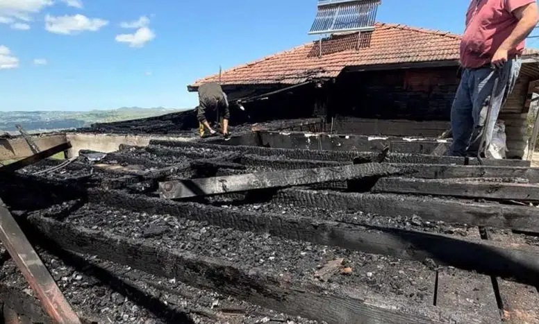 Kumru'daki Yangın Erken Müdahale ile Söndürüldü, Bina Ağır Hasar Gördü
