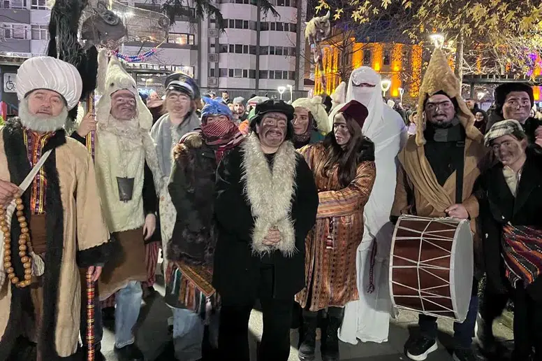 Trabzon'da Kalandar Festivali: Canlı Kostümlerle Dolu Bir Şenlik!