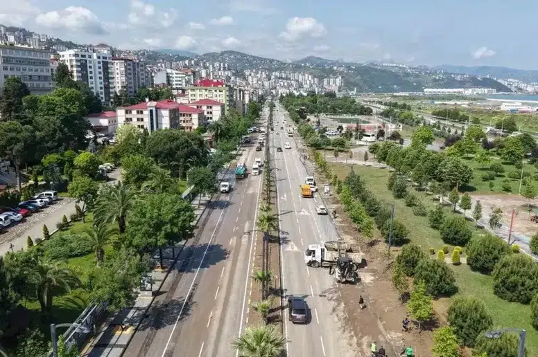 Trabzon'da Yol Çalışmaları ve Heyelanlar Trafiği Zorlaştırıyor