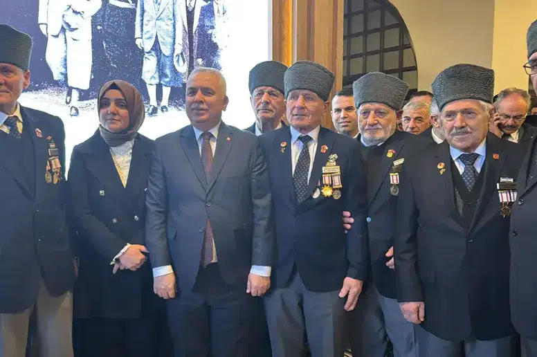 Trabzon Vali Aziz Yıldırım, Duygusal Bir Veda ile Görevine Veda Etti