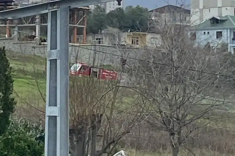 Akçaabat'ta Çayır Yangını, İtfaiye Ekipleri Yoğun Çaba Sarf Ediyor
