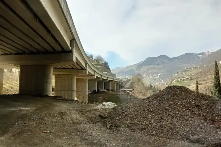 Trabzon'da Viyadükten Düşen 67 Yaşındaki Adam Hayatını Kaybetti