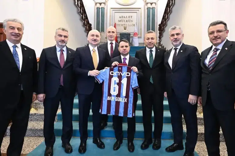 CHP'li Bak'tan Trabzonspor eleştirisi: "Siyasetin vitrin süsü olamaz"