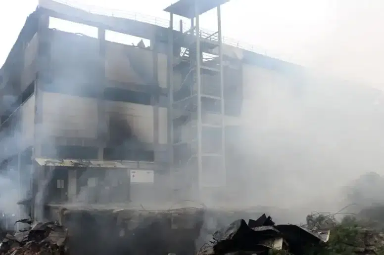 Arsin'de Fındık Üretim Tesisinde Yangın Çıktı: 3 Kişi Yaralandı!