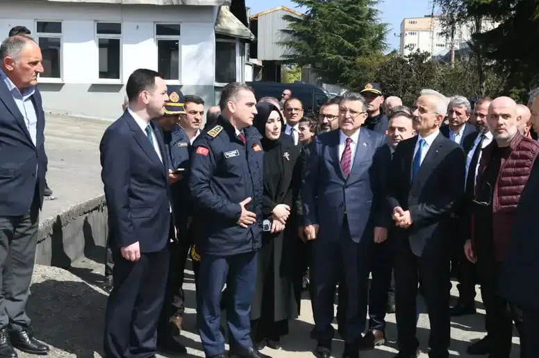 Bakan Uraloğlu, Yangın Sonrası Fındık Fabrikasını Ziyaret Etti