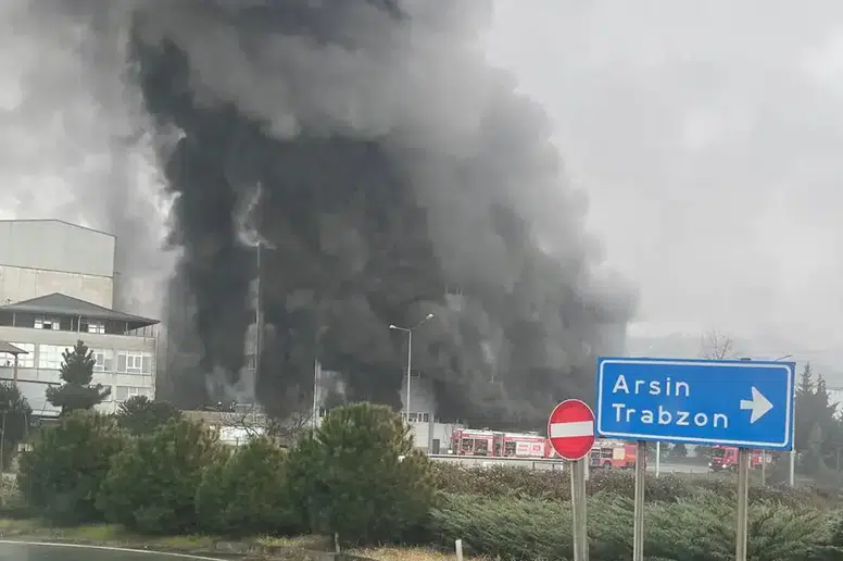 Arsin'de Fındık Fabrikasında Yangın: Ekipler Seferber Oldu