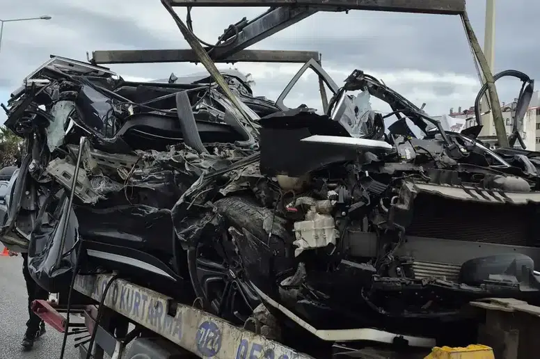 Trabzon'da Feci Trafik Kazası: Otomobil Kullanılamaz Hale Geldi!