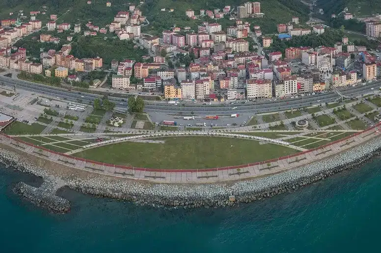 Arsin'de Ulu Cami Çevresine Modern Kent Meydanı İnşa Edilecek