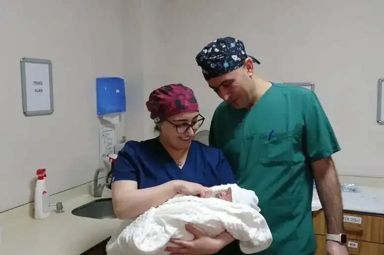 İki Ünlü Trabzonlu Doktor Aşklarıyla Hastalarına Umut Aşılıyor