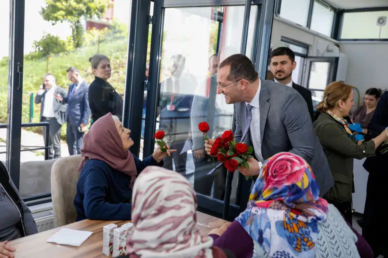 Başkan Ekim, Anneler Günü'nde Huzurevi'ni Ziyaret Etti