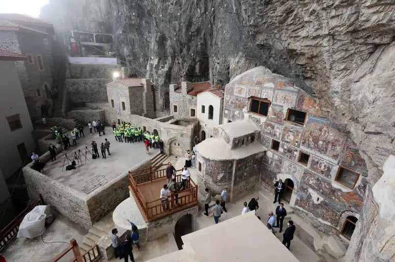 Alp Kırşan, "Alp Yollarda" ile Trabzon'un Tarihini Keşfe Çıktı!