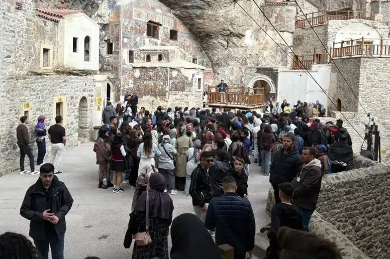 Sümela Manastırı'na Yaz Akını: Ziyaretçi Sayısı Patladı!