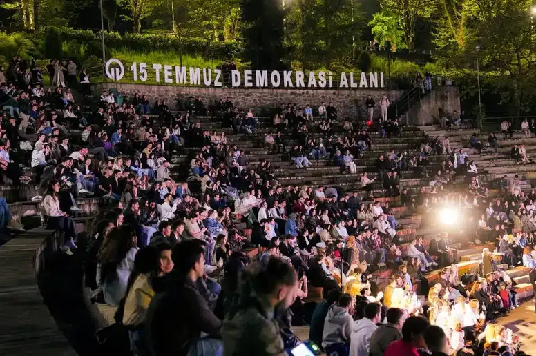 Trabzon'da Unutulmaz Bir Gece: Efsanevi Show Müziği Sahne Aldı