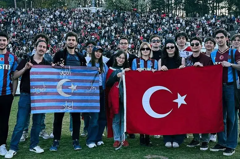 ODTÜ'de Bayrak Açan Öğrencilere Saldırıya Karşı Protestolar Büyüyor