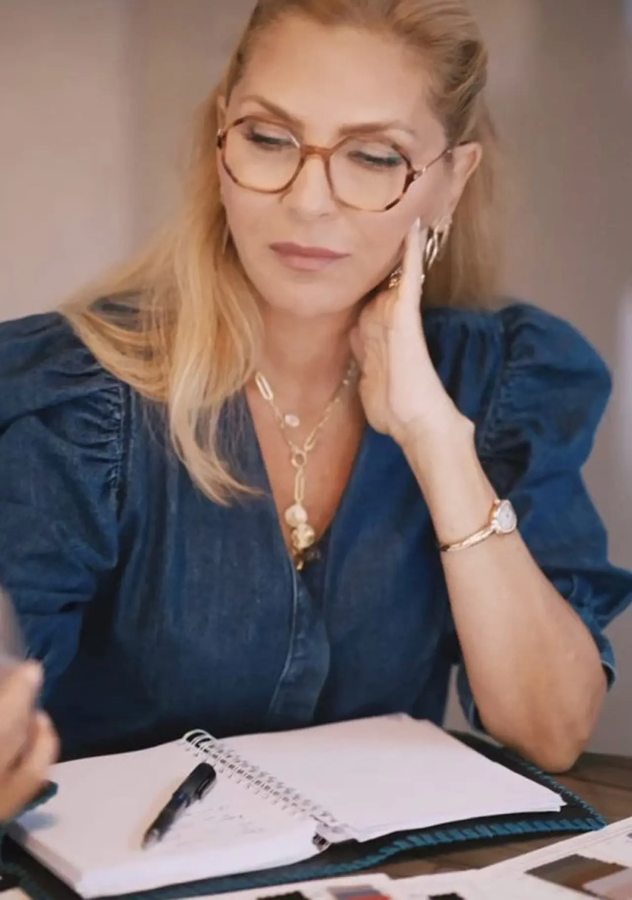 Arzu Sabancı, Kahve Makinesi Reklamıyla Beğeni Topladı 1